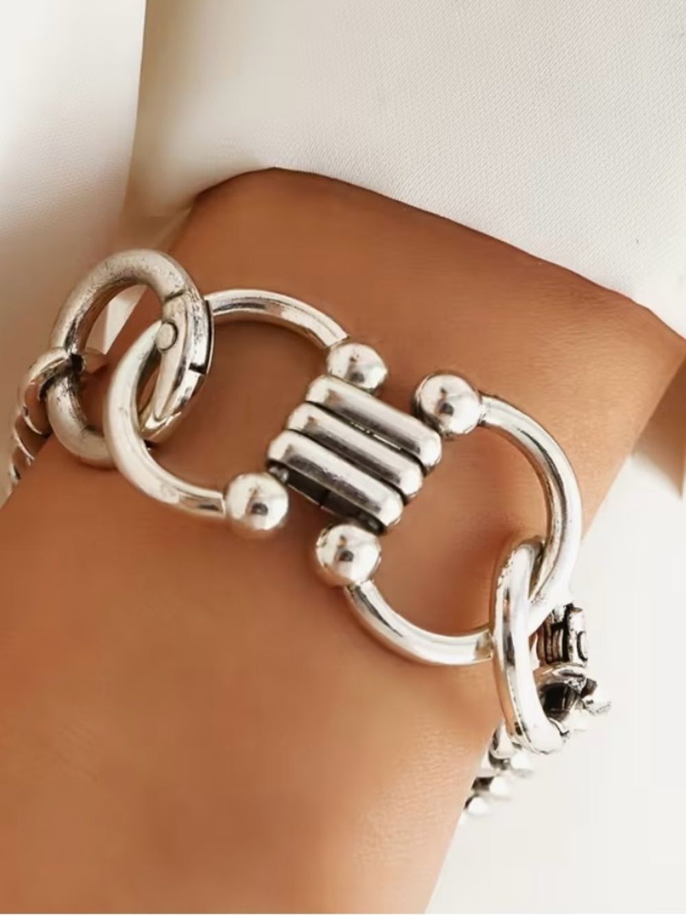🩶 Fashionable Silver Tone Chunky Link Bracelet 🩶
